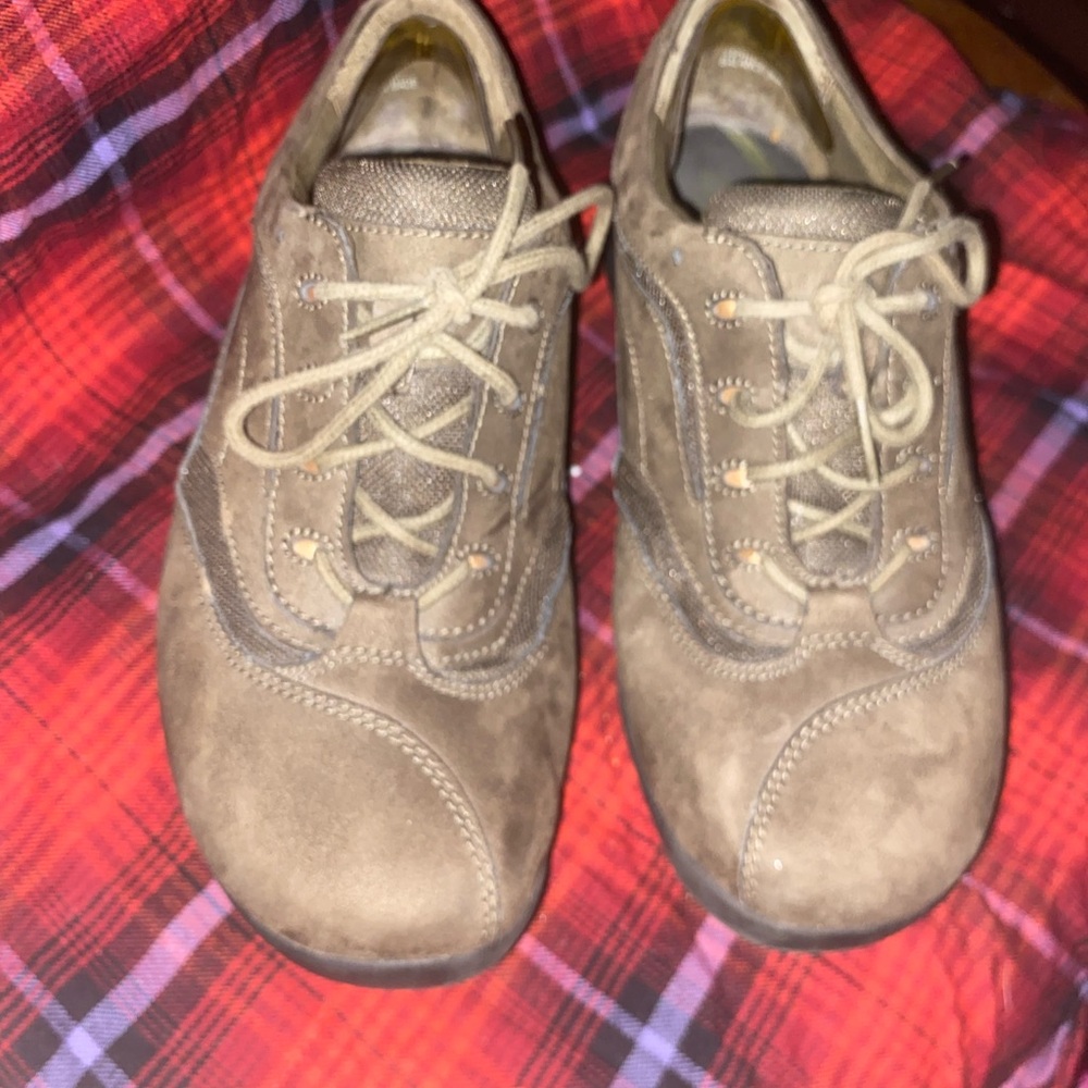 Clarks brown shoes women size 7.5